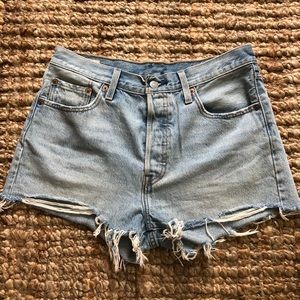 LEVIS JEAN SHORTS